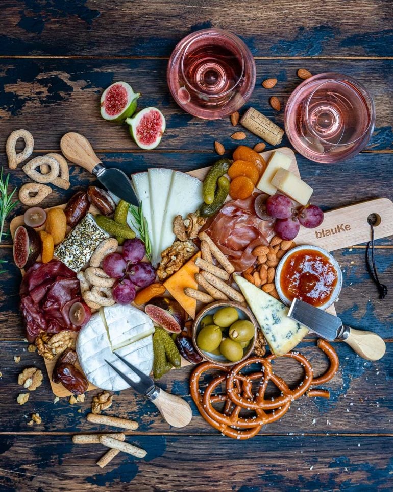 How to Make The Best Charcuterie And Cheese Platter For The Holidays