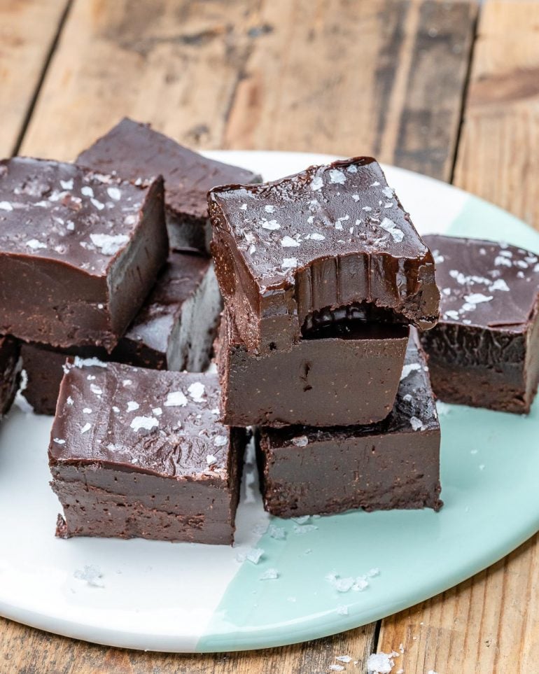 Easy Chocolate Fudge Recipe (Vegan & Paleo)